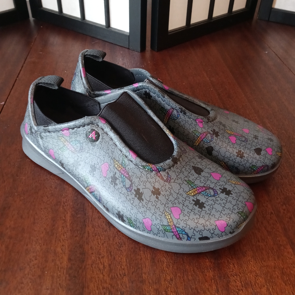 Anywear Women's Blaze Autism Awareness Healthcare Work Shoes Size 9 New W/O Box